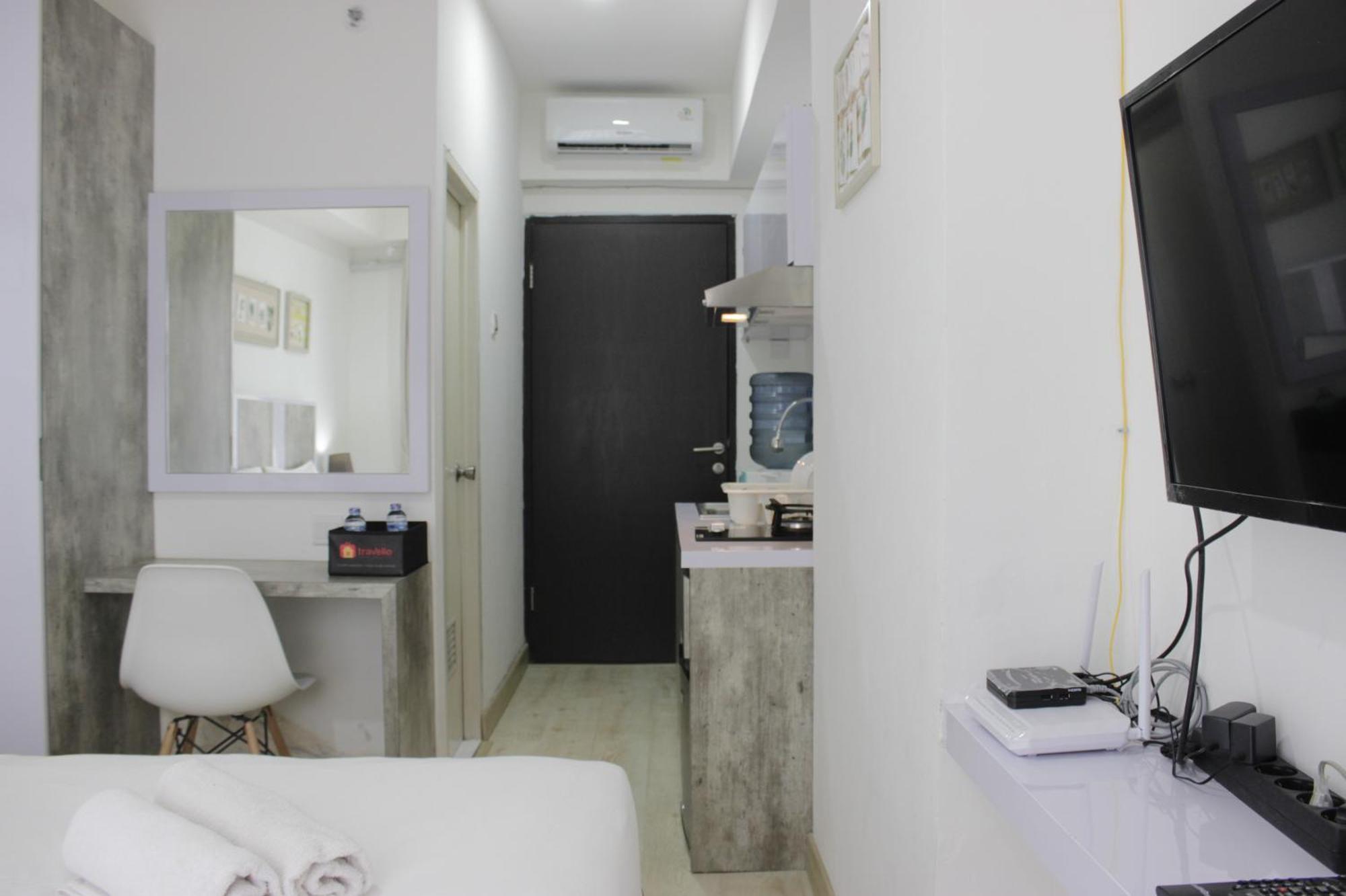 Modern Look At Grand Afrika By Travelio Apartemen